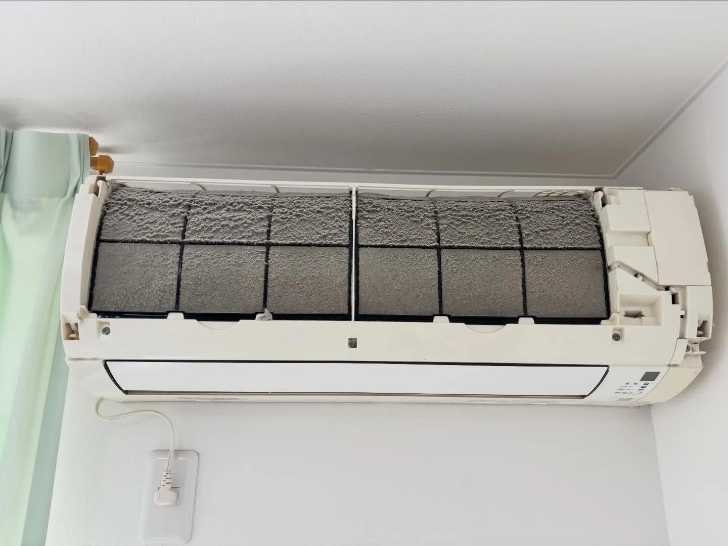 エアコンの中、最近覗いてみましたか？見えない部分にホコリやカ...