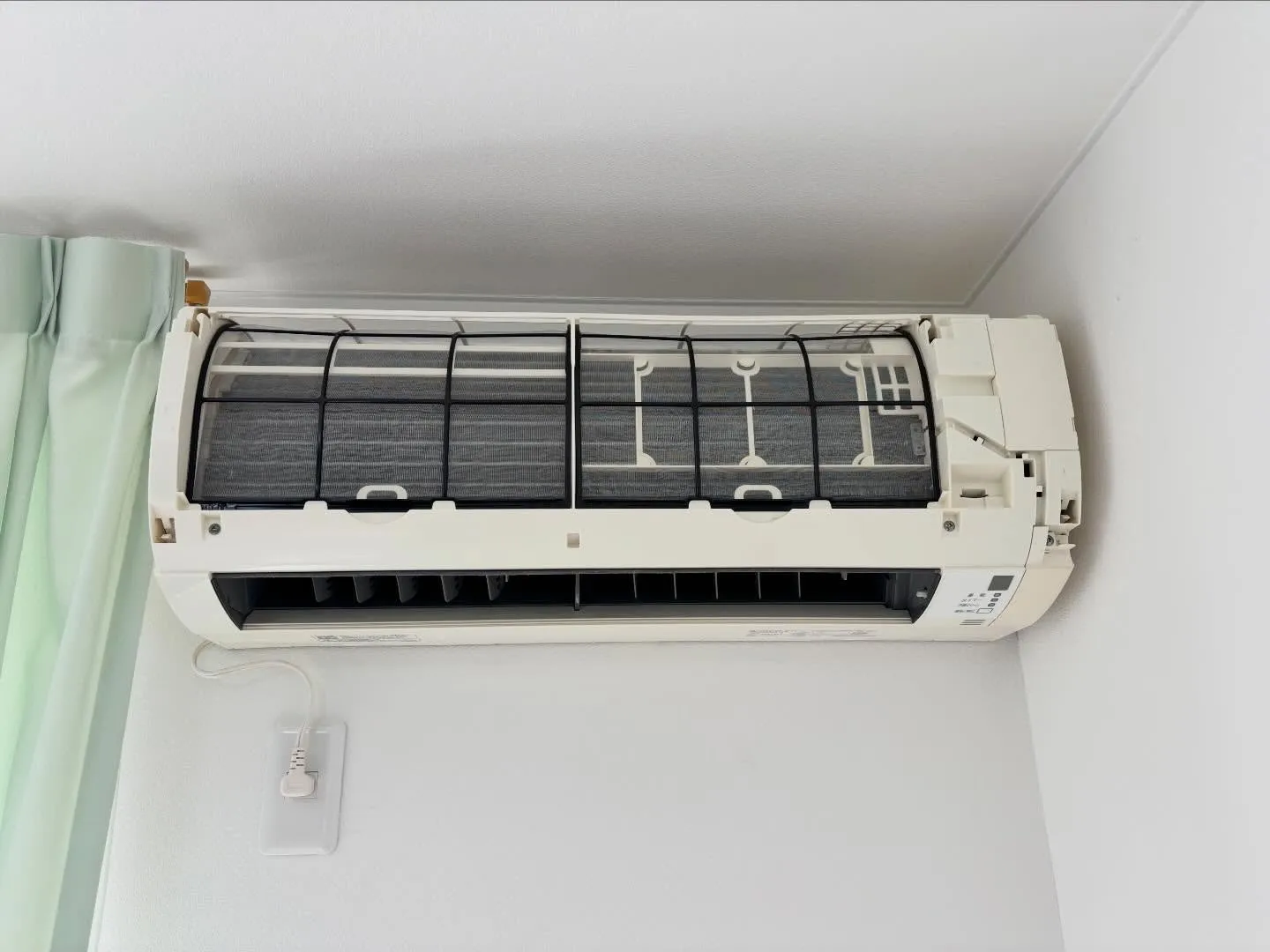 エアコンの中、最近覗いてみましたか？見えない部分にホコリやカ...