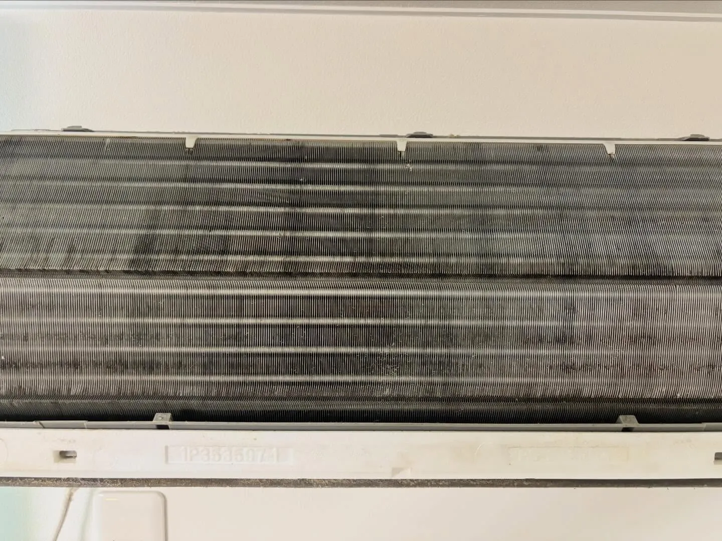 エアコンの中、最近覗いてみましたか？見えない部分にホコリやカ...