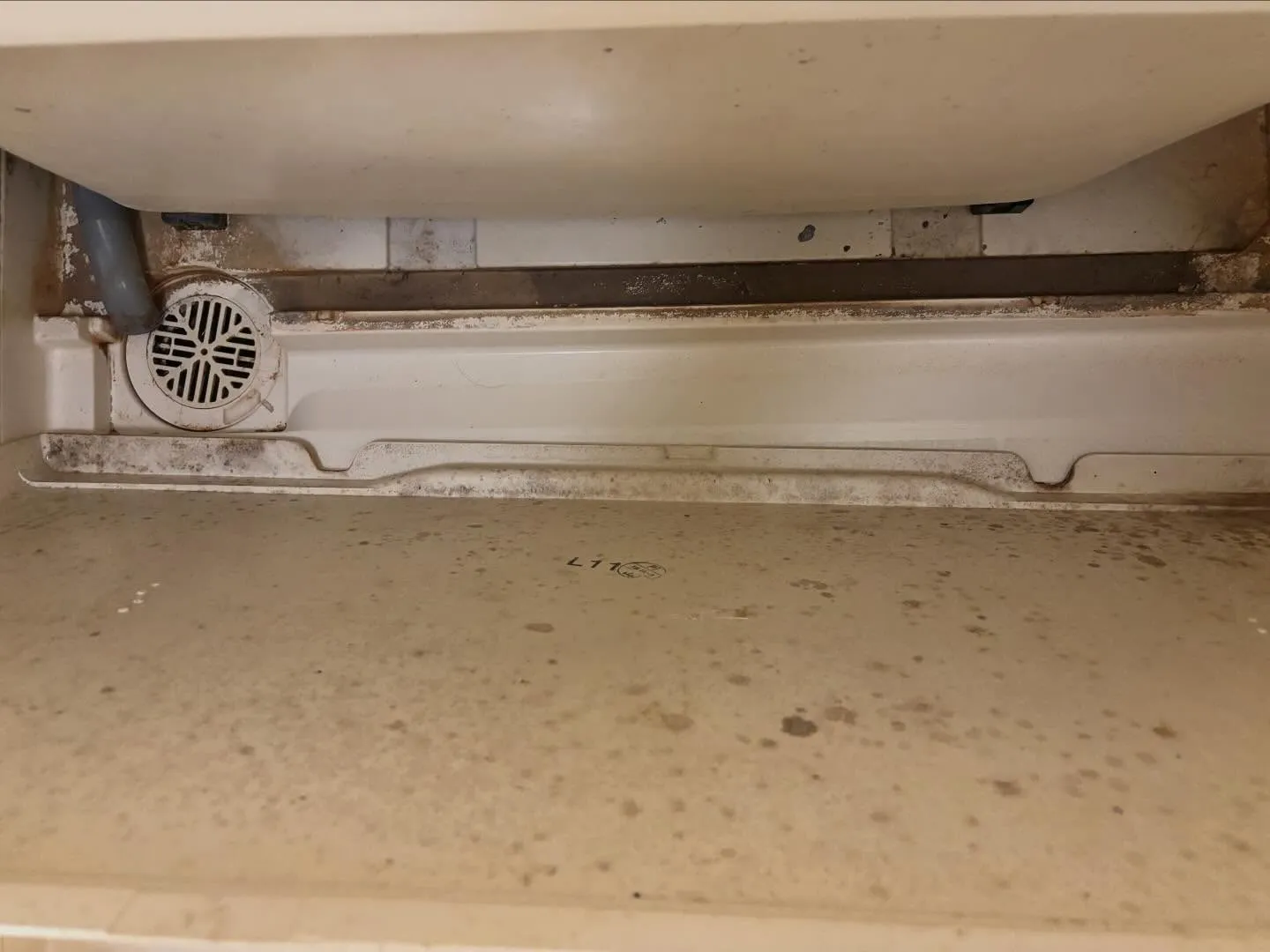 毎日頑張るあなたの背後には、意外と見えない汚れが潜んでいます...