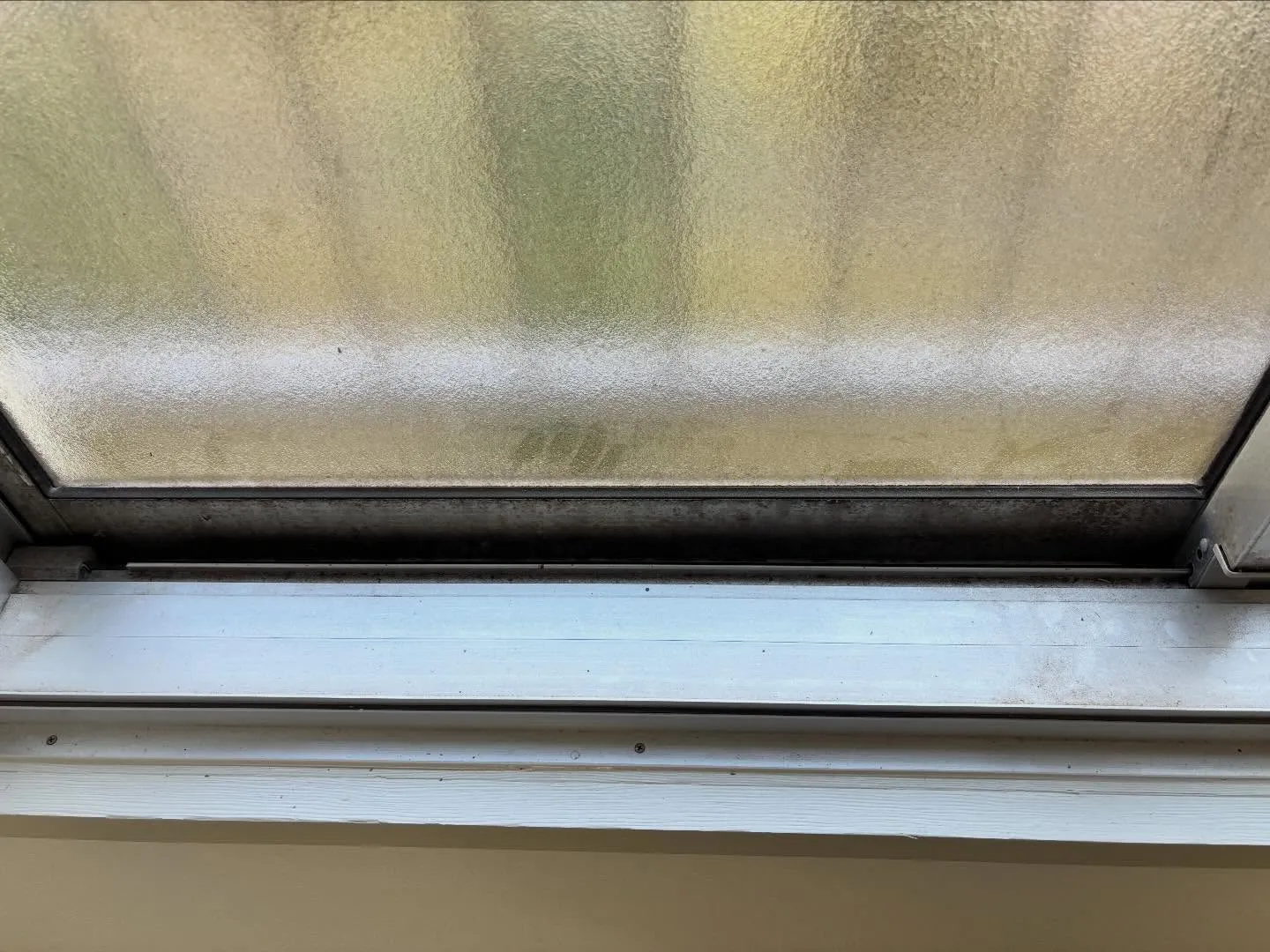 「やっぱりおうちの窓はキラキラじゃなきゃ！」窓のサッシって意...