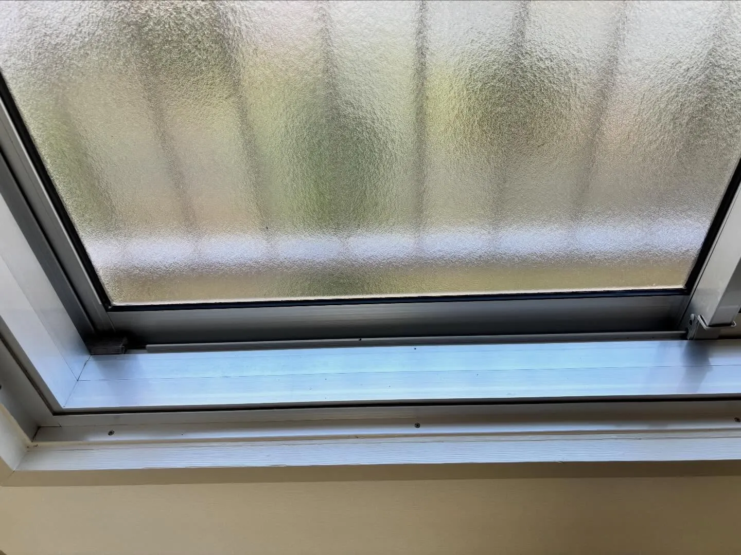 「やっぱりおうちの窓はキラキラじゃなきゃ！」窓のサッシって意...