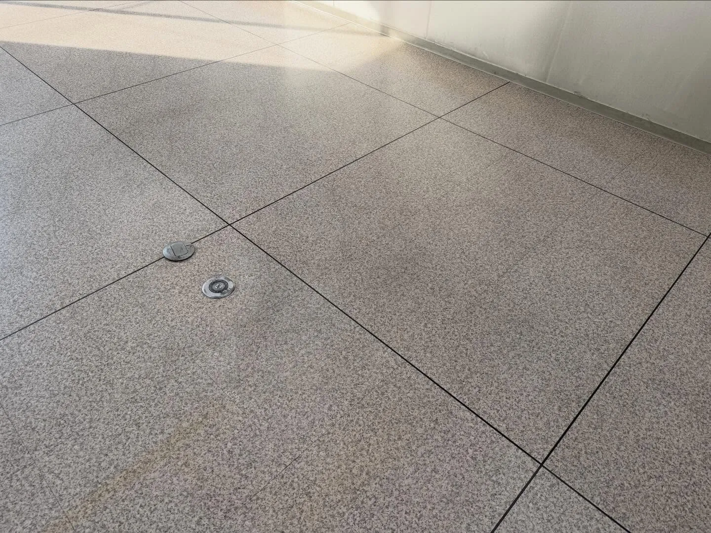 こんにちは！汚れに厳しく、人に優しいスミレです！今日も事務所...