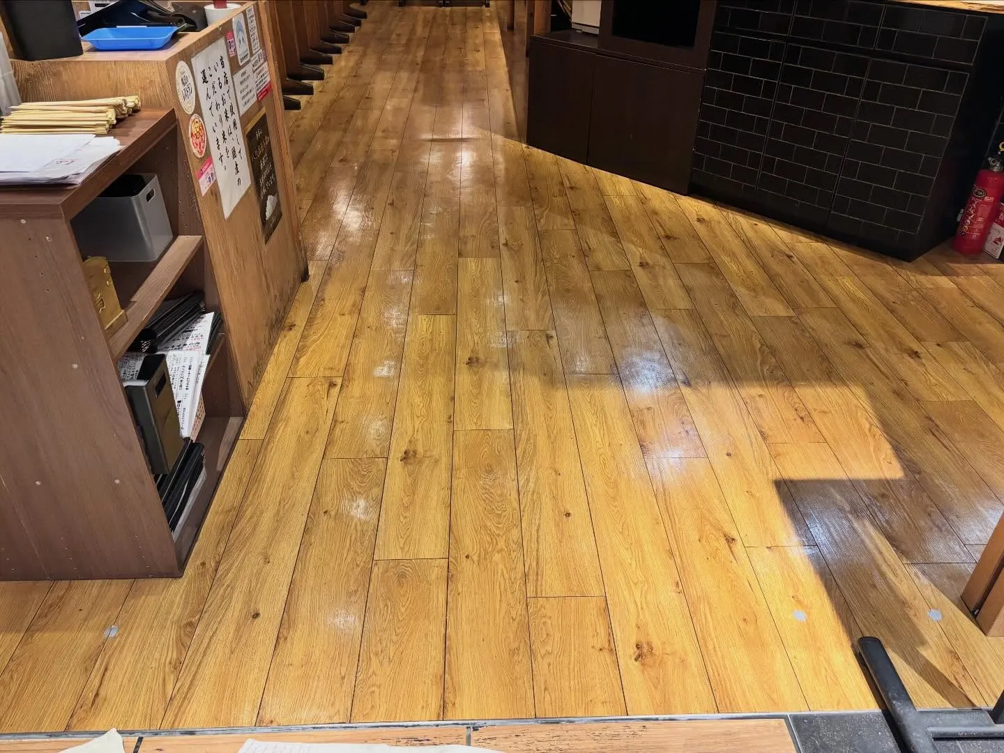 こんばんは!今日は飲食店の床清掃の一日でした。