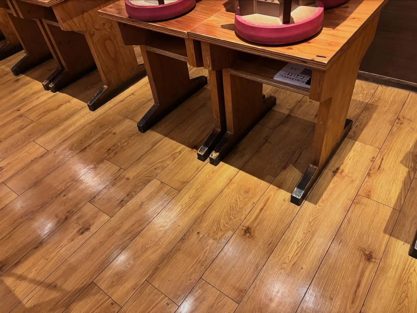 こんばんは!今日は飲食店の床清掃の一日でした。