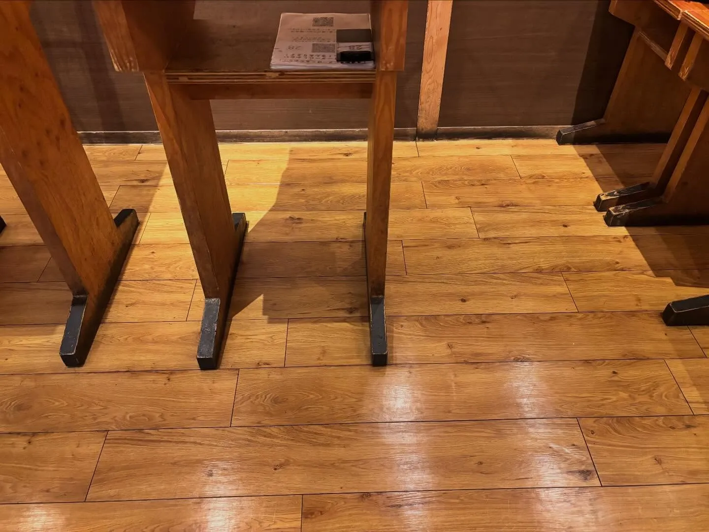 こんばんは!今日は飲食店の床清掃の一日でした。