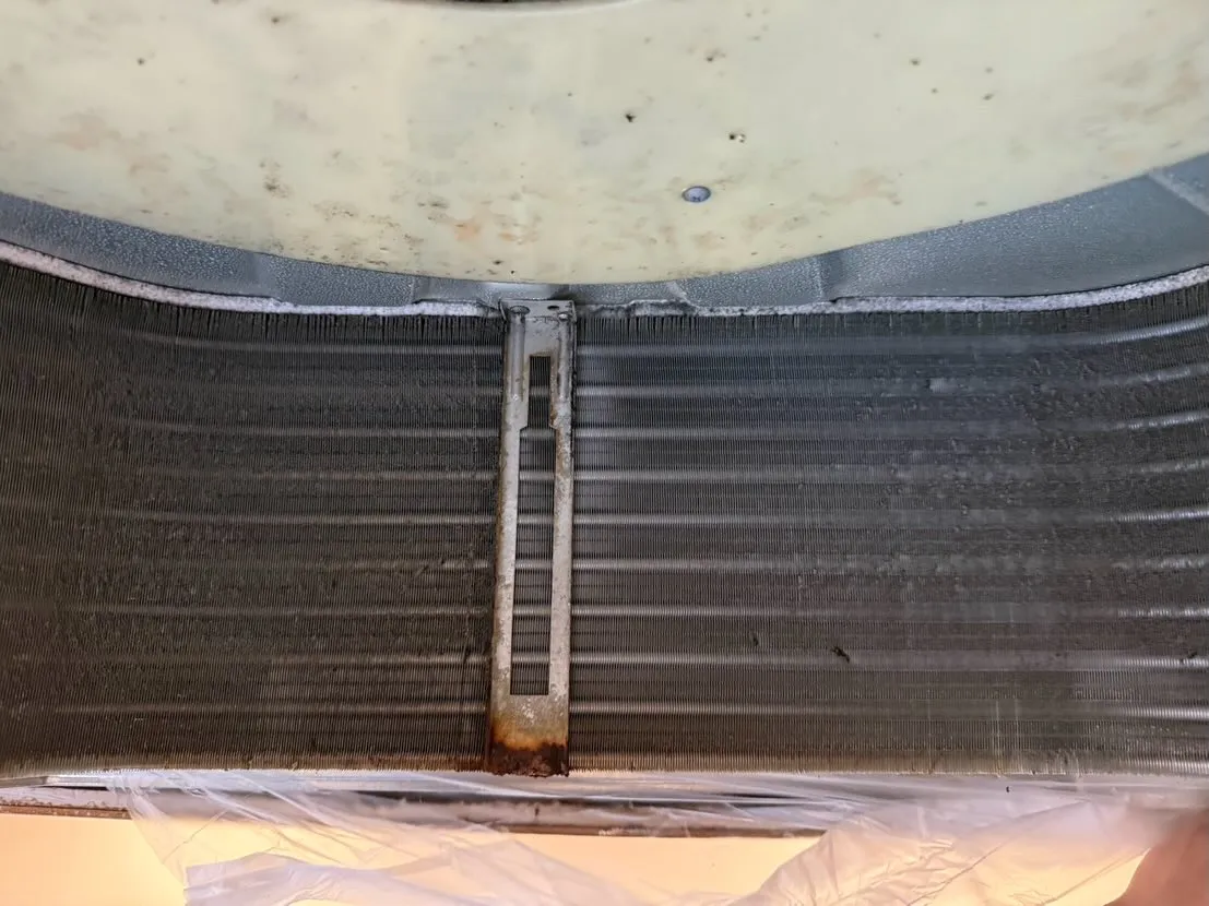 みなさん、エアコン清掃はお済みですか？私たちはエアコンクリー...