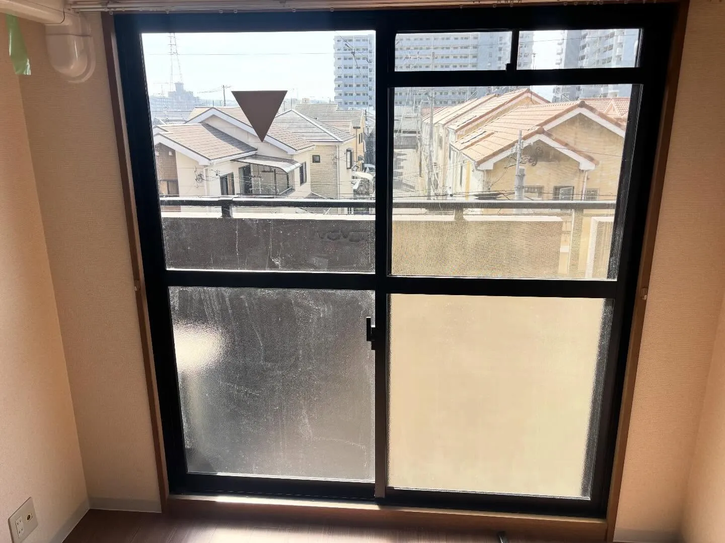 今日は気になる窓やベランダの掃除についてお話しします。