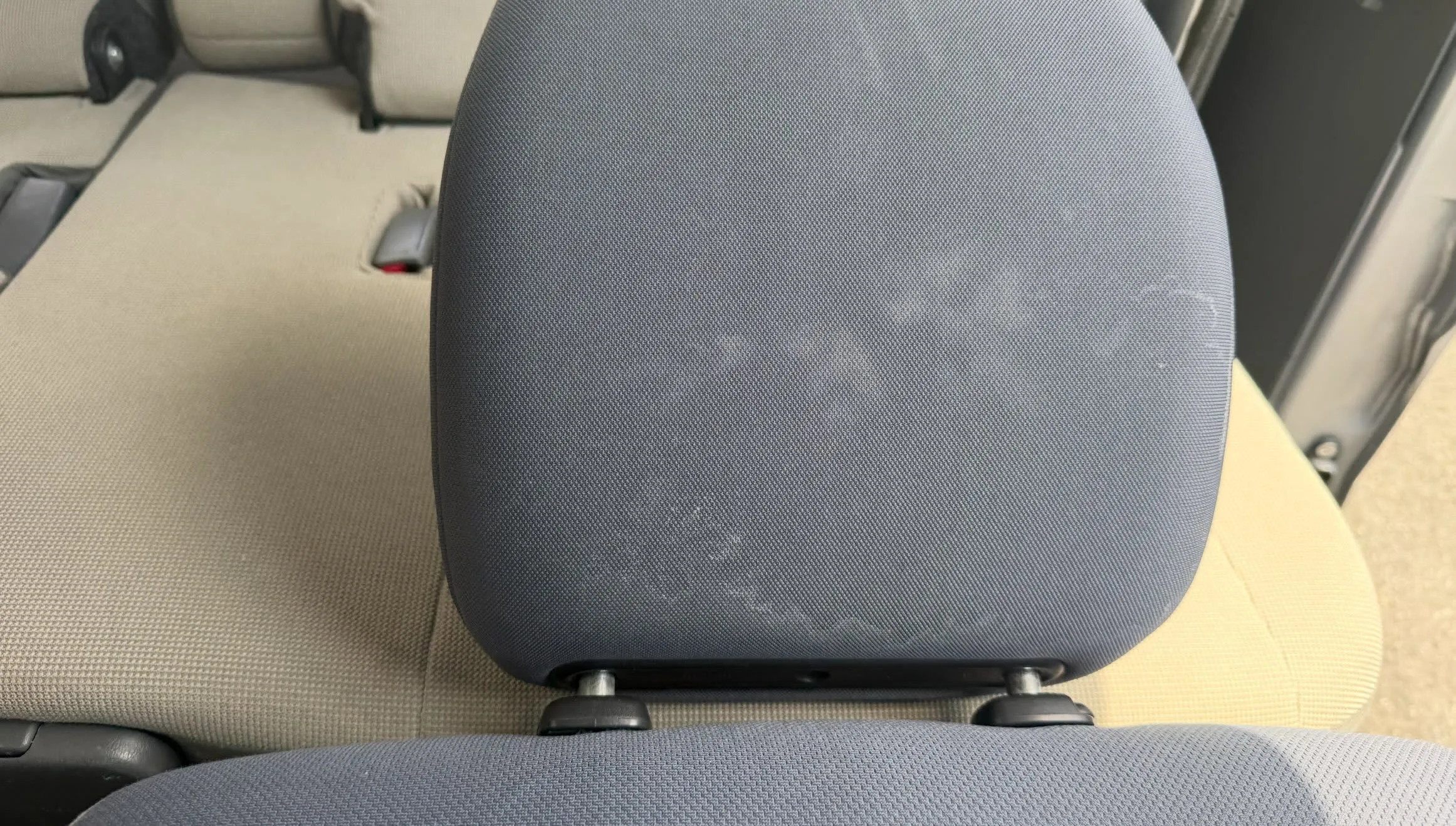 車の座席、気づかないうちに汚れが蓄積していませんか?