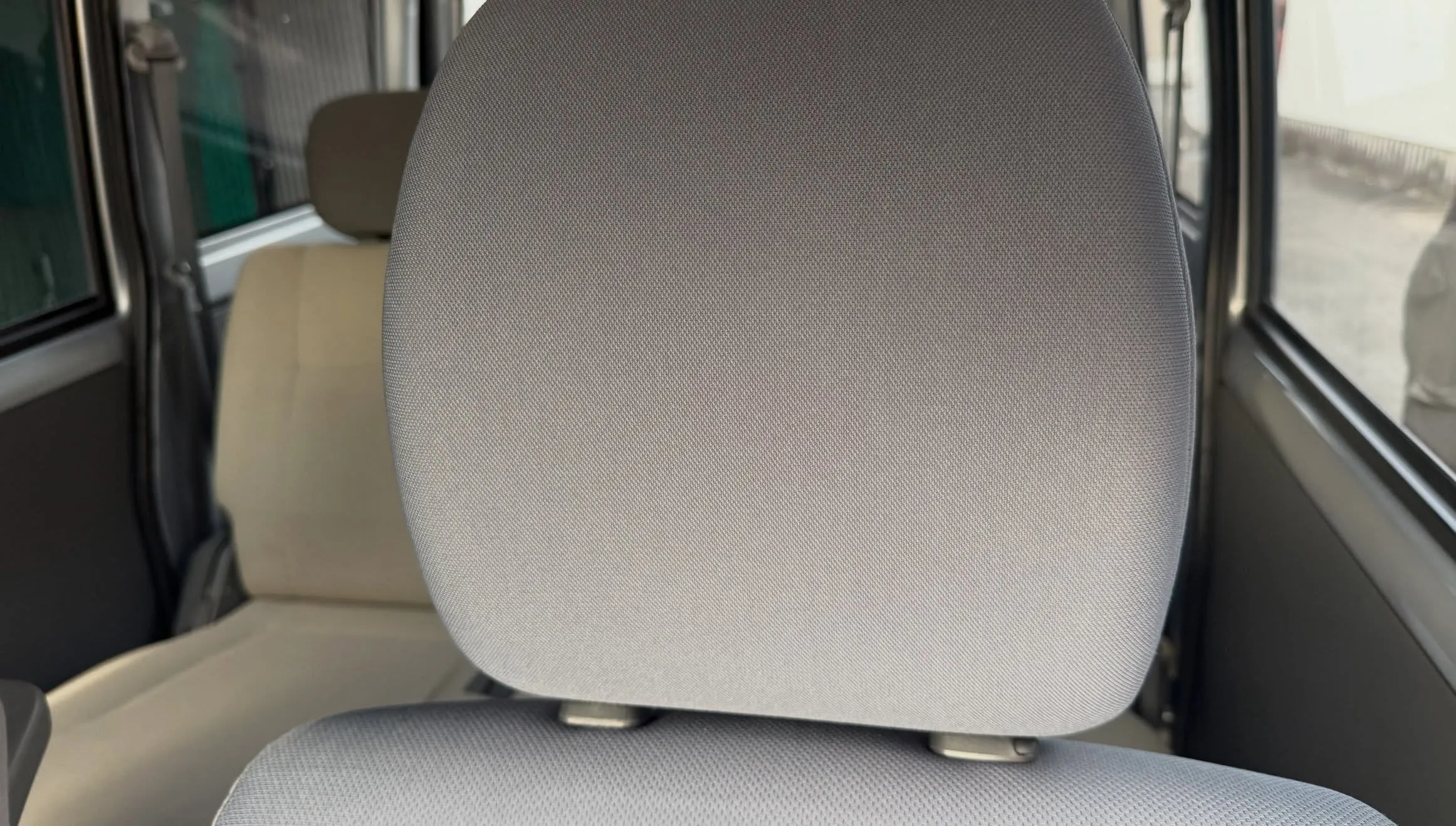 車の座席、気づかないうちに汚れが蓄積していませんか?