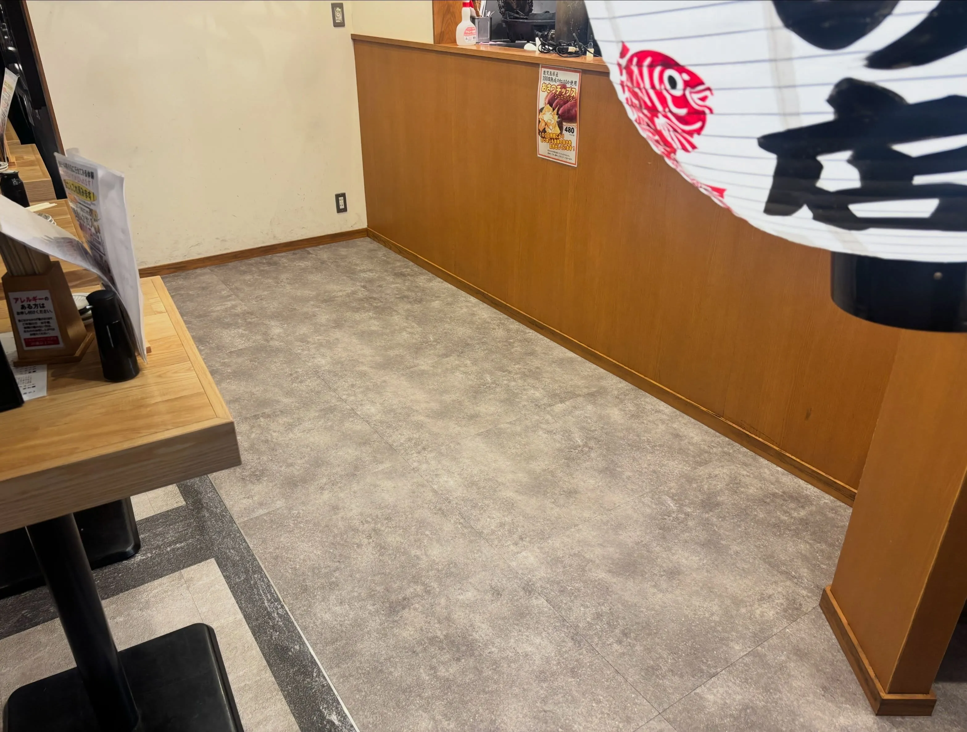 少し前の飲食店の床洗浄の続きです。
