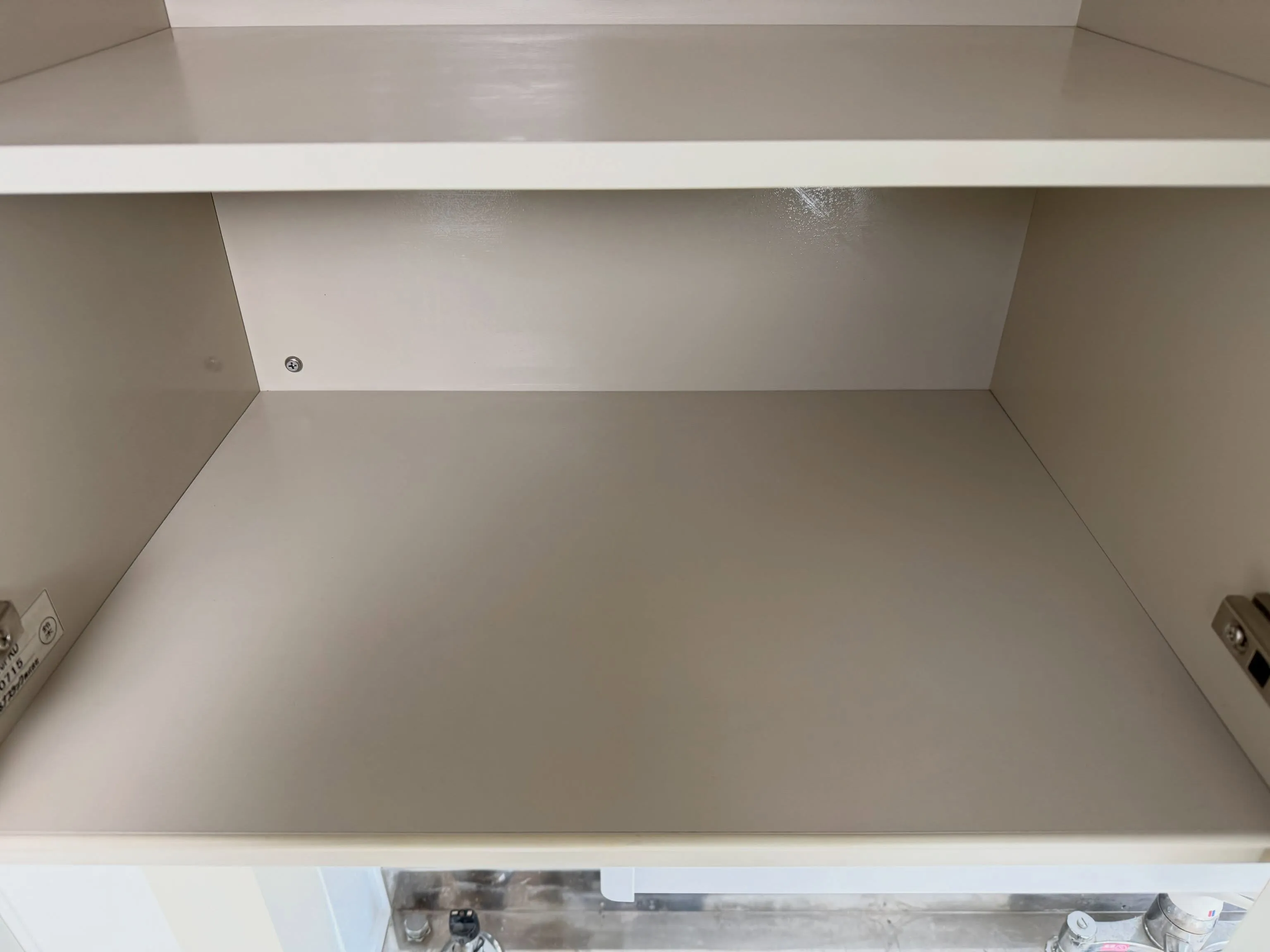 キッチンの棚、油汚れやお皿の跡に悩んだことはありませんか？