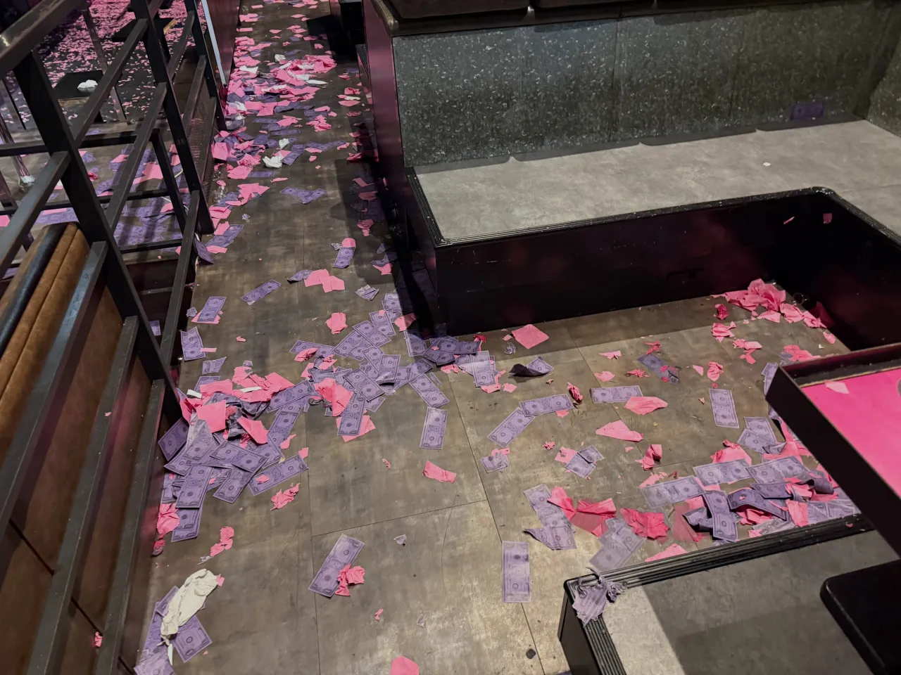 夜の賑わいが過ぎ去ったクラブの床、何とかしたくありませんか?